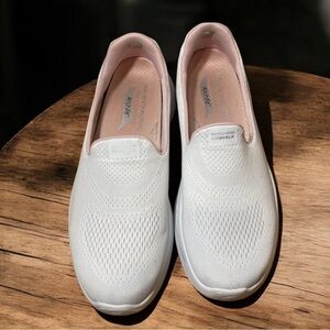 Skechers GOwalk Arch Fit slip-on walking shoes | Size 9 | Excellent Condition